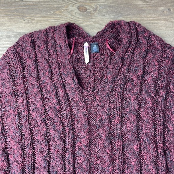 Love By Design Women’s Burgundy Wine Oversized V Neck Cableknit Sweater, size XS - Picture 3 of 9